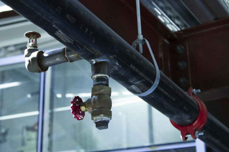 Impianto di stoccaggio e condutture del gas: il prezzo al Ttf sale a 76,35 €/MWh